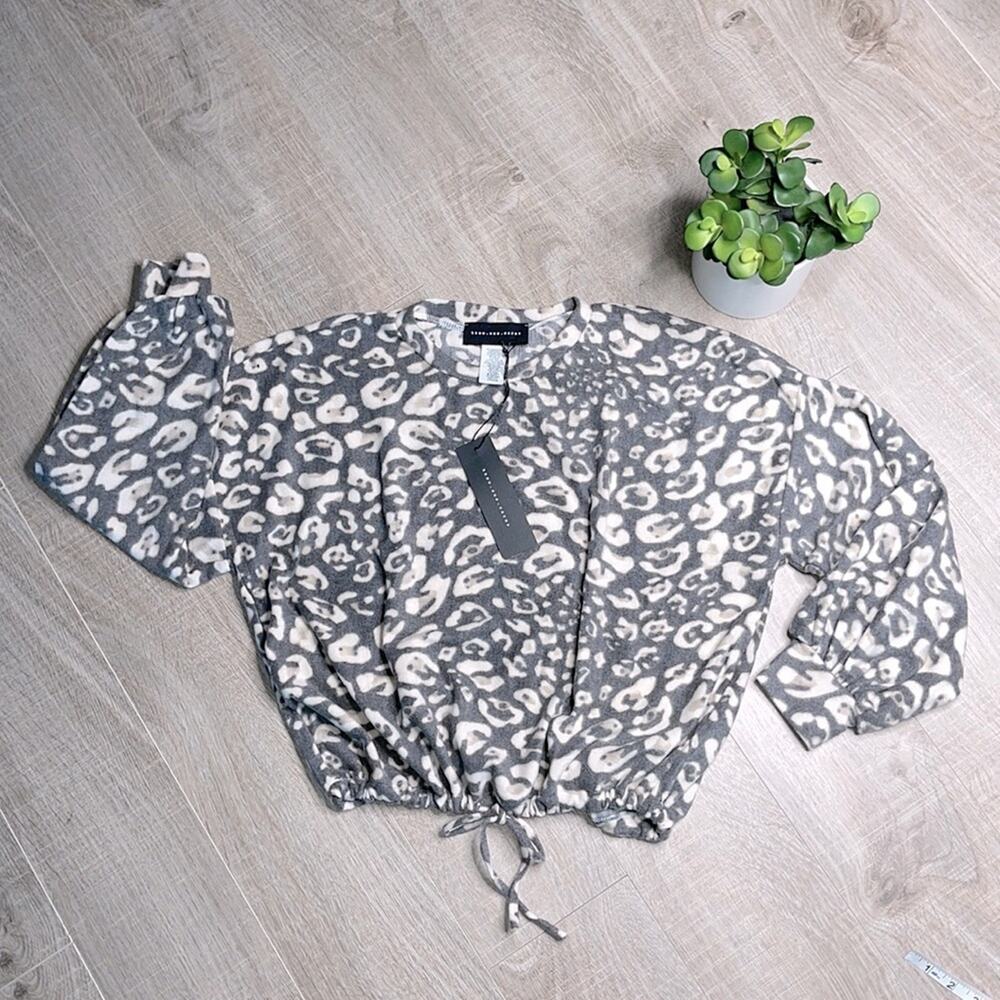 KNOW ONE CARES Gray Cream Fleece Leopard Print Long Sleeve Sweater Womens
